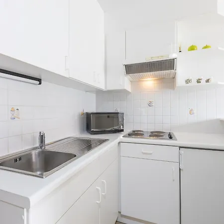 Spacious With Sunny Terrace Apartmán